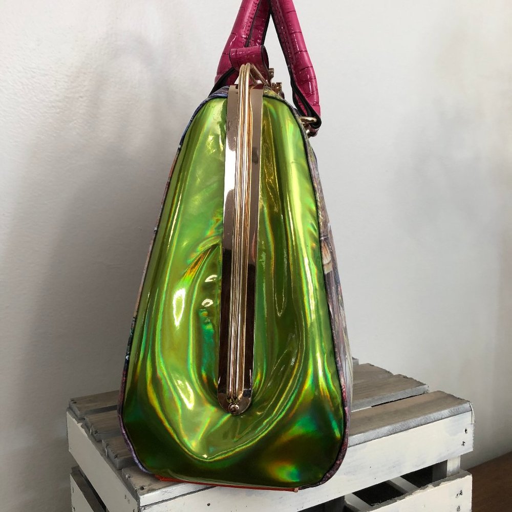 Unique Statement "Style" Handbag - Picture 3 of 9